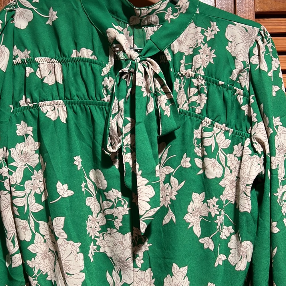 Women’s Sienna Sky top with tie back. Great condition. Size Small. - Picture 4 of 5